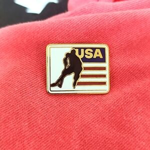 USA hockey player silhouette and flag pin